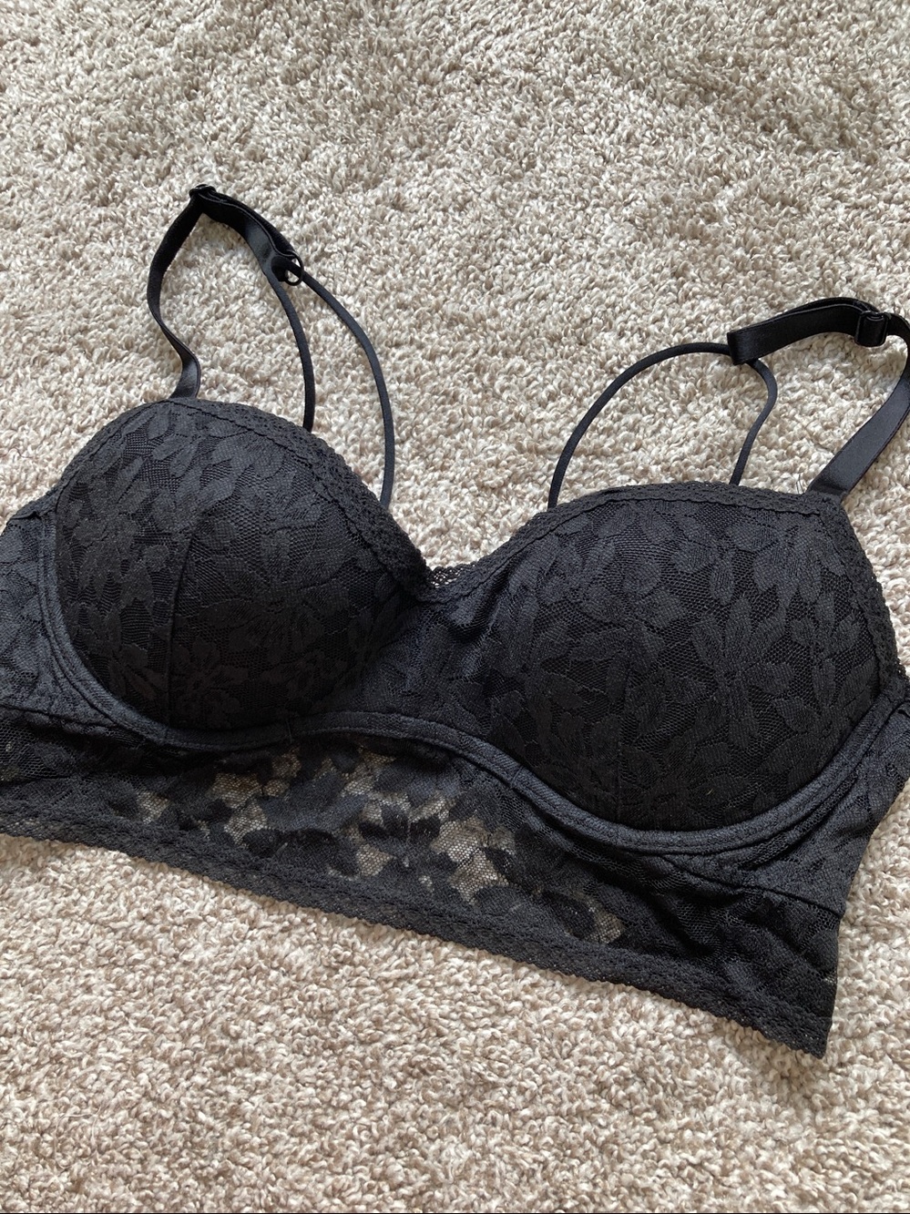 Victoria’s Secret black Lace Bralette push up hot pink lined underwire padded L